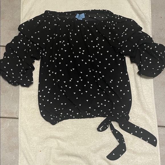 CeCe Ruffle Sleeves Off-Shoulder Blouse - Picture 4 of 7